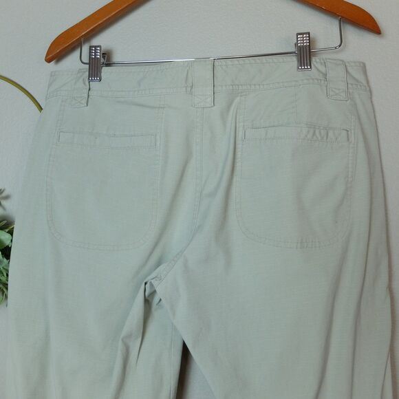 Columbia Beige Capri Cargo Floral Detail Pants Size 12 - Picture 9 of 10